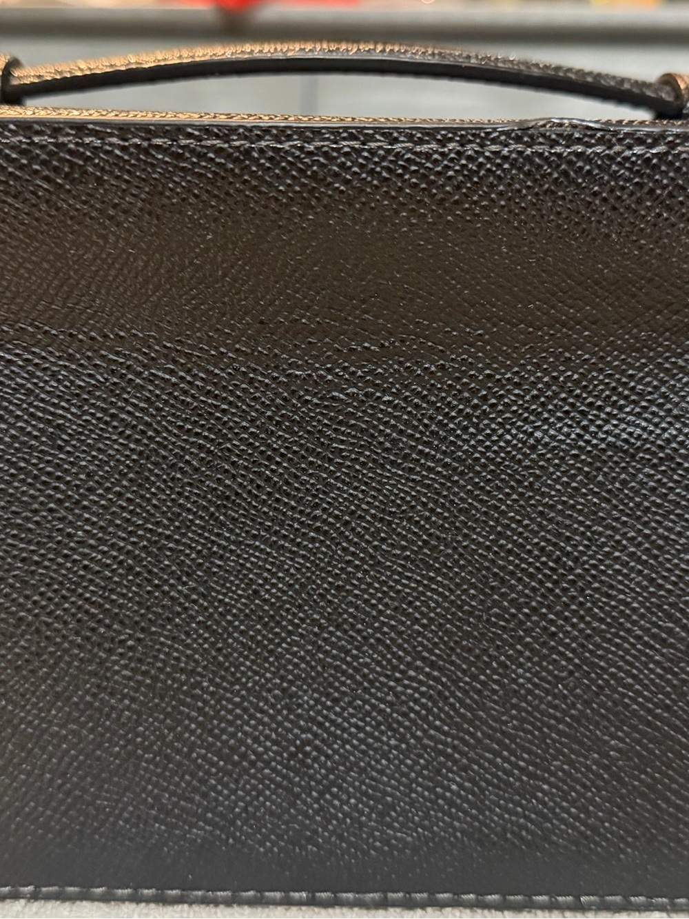 COACH Black Leather cosmetic case with Gold Hardware - Picture 3 of 5